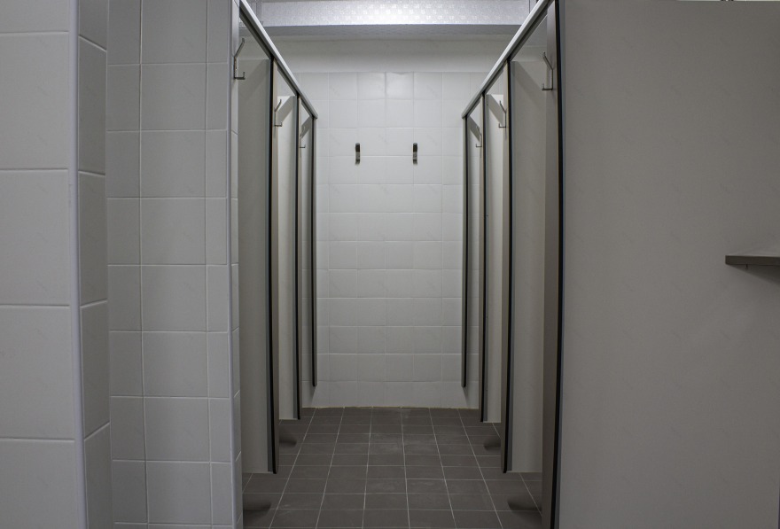 运动村游泳池和平拱更新浴室设计-9