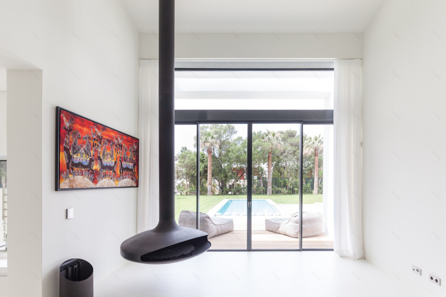 葡萄牙别墅和谐重生,室内外空间完美融合-16