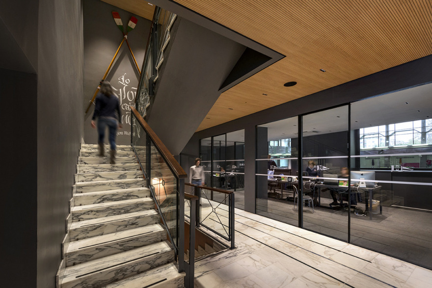 意式理性建筑的现代更新,原木与工业风完美融合-6