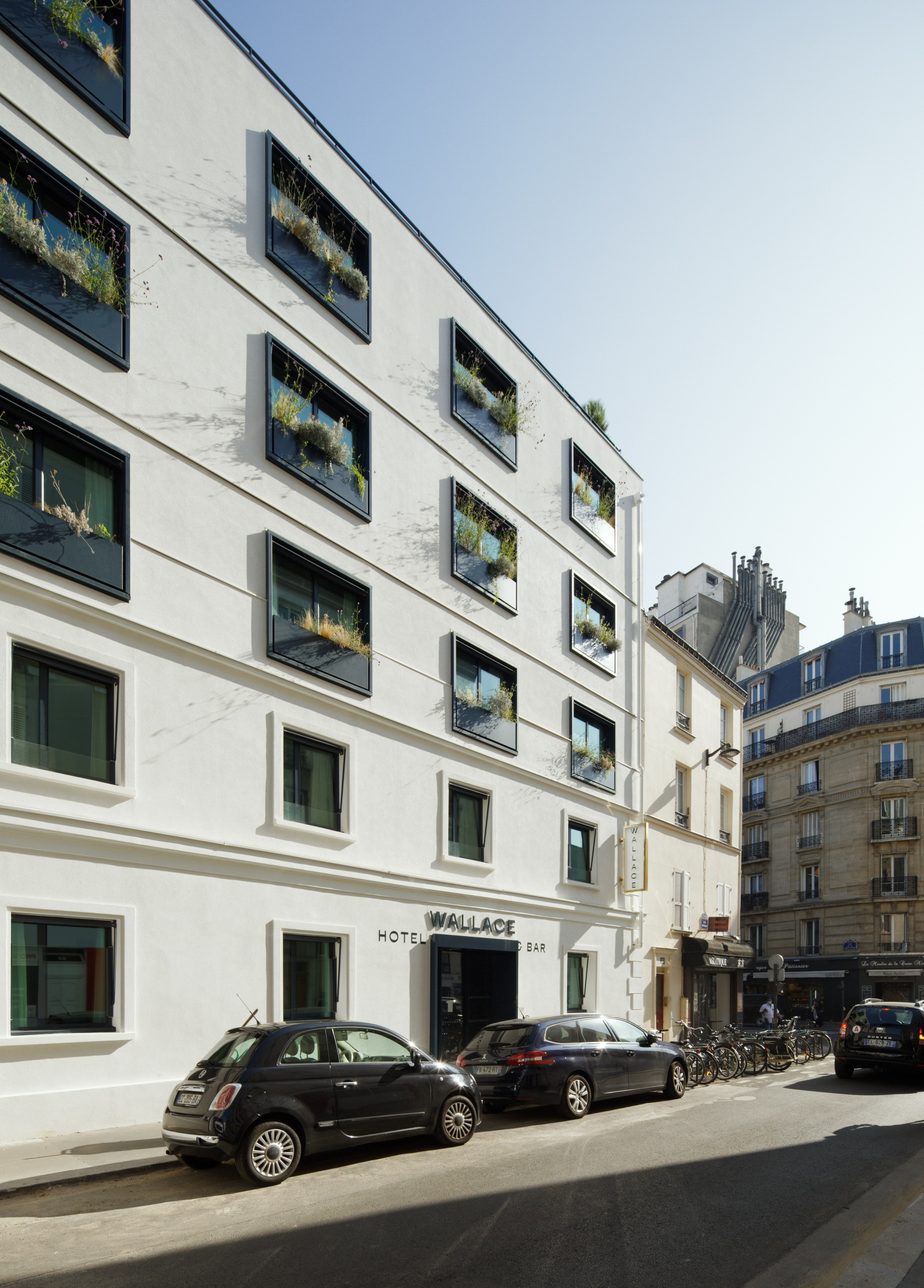 巴黎华莱士酒店,蓝调金属魅力与自然光的完美结合-7