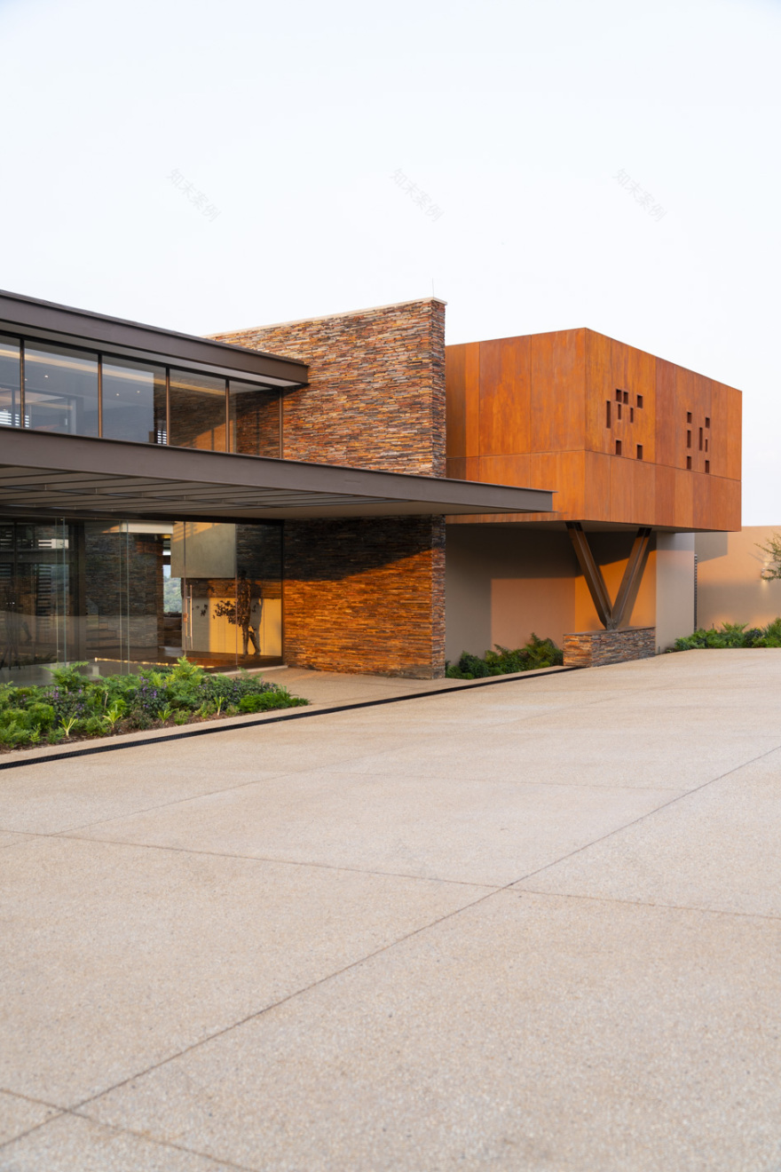 南非 Mooikloof Heights 别墅 | 室内外生活交融,景观迷人-35