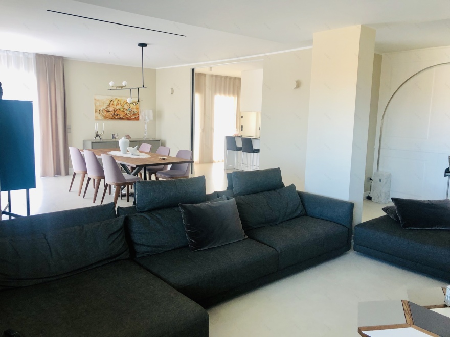 意大利海滨别墅的现代魅力-2