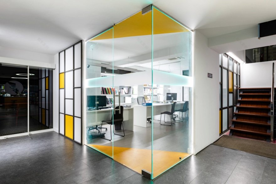 "优化空间利用,展现照明产品魅力的办公室设计"-0