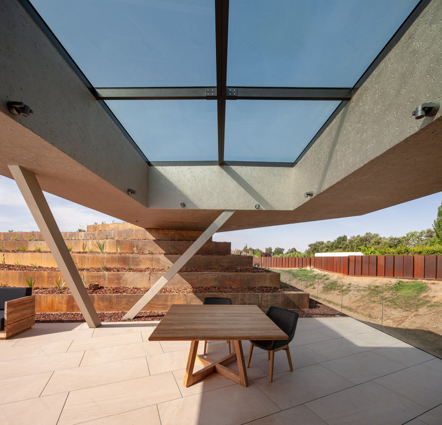 单层别墅融入环境,呈现现代豪华生态设计-0