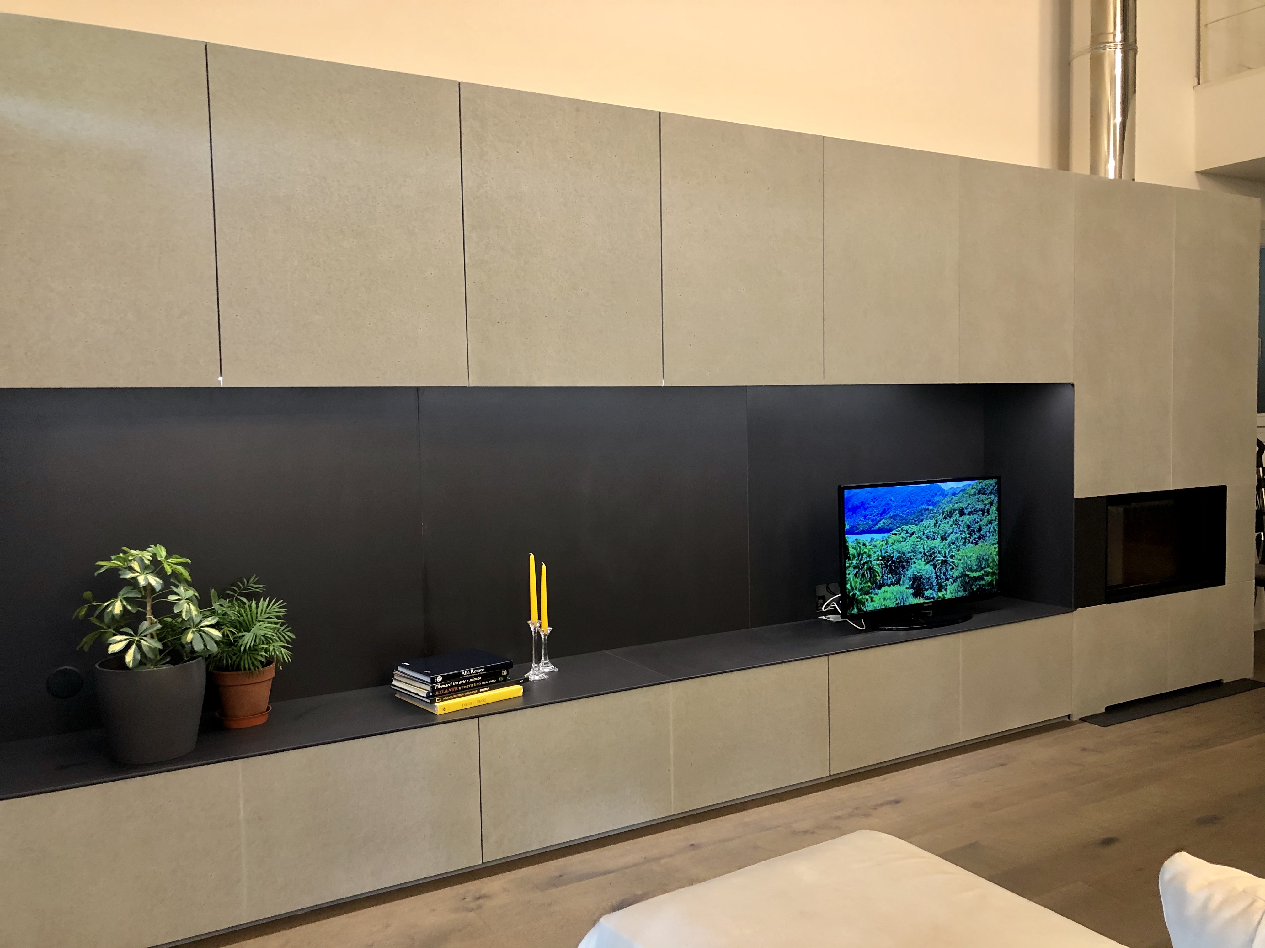 现代生活风格,配有装备墙、电视家具、收纳、集成壁炉-8