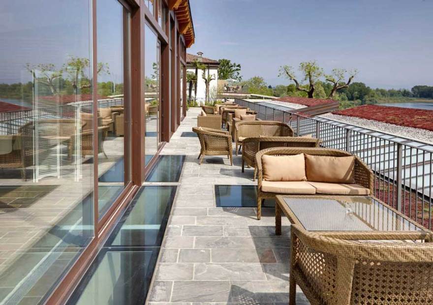 湖畔仙境 | Hotel Le Ali del Frassino 的格拉努拉提锌宝石地板-13