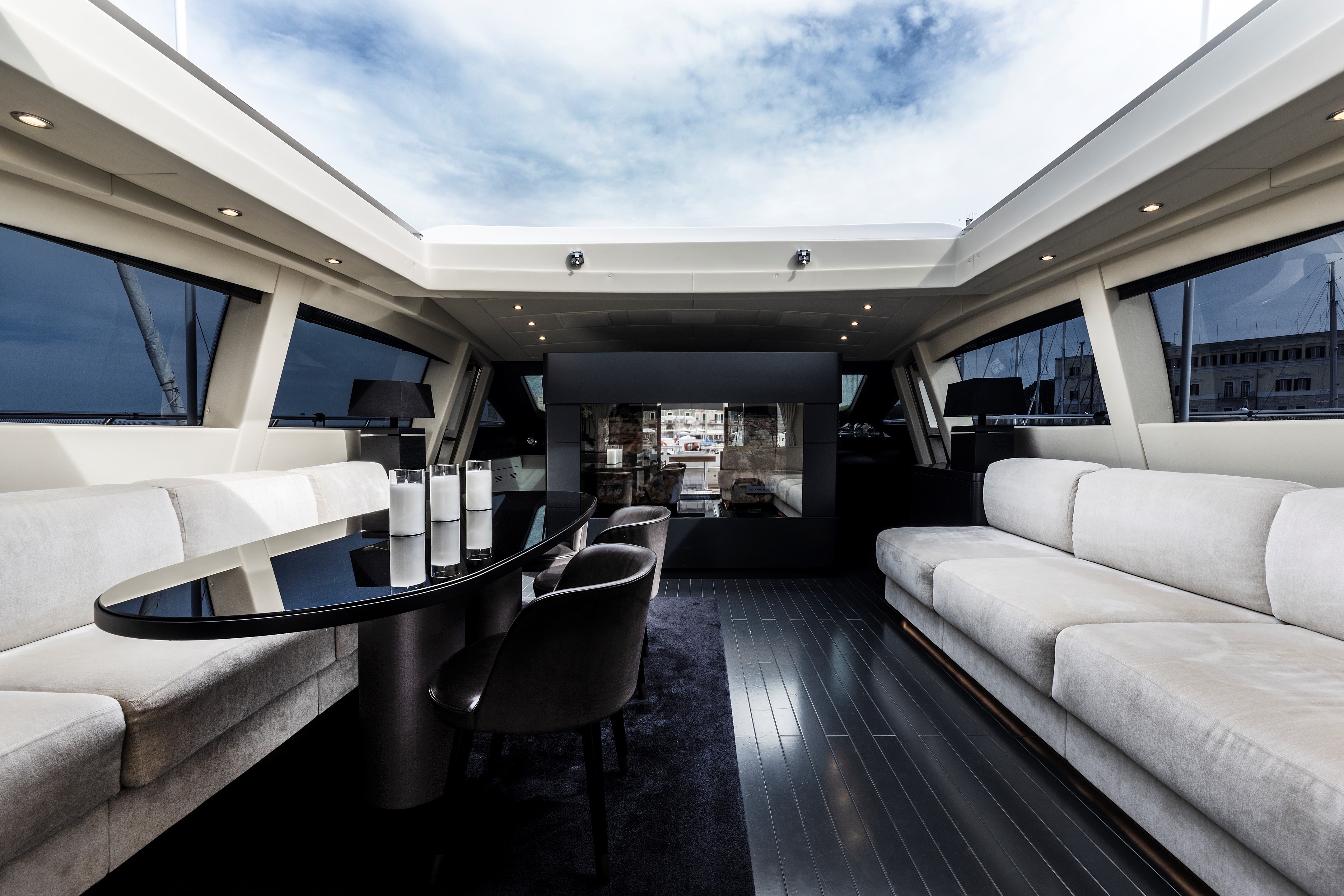 意式奢华游艇 Mangusta 92 现代翻新设计-1