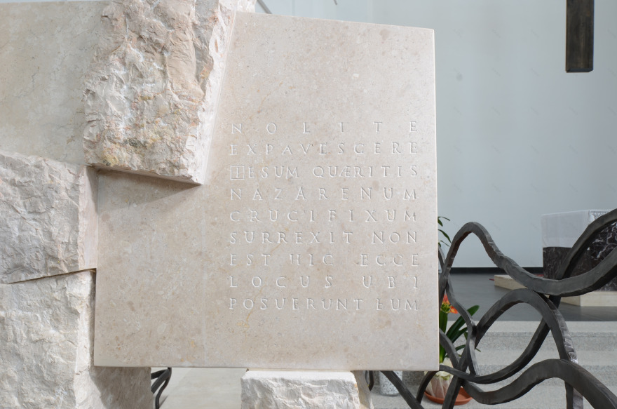 废弃军事区的新生 | 教堂与广场的和谐共生-6