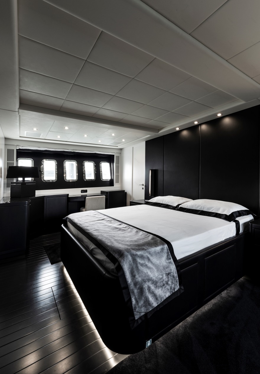 意式奢华游艇 Mangusta 92 现代翻新设计-18