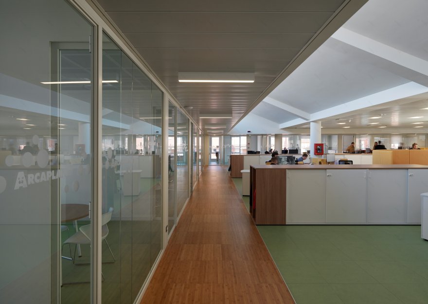 废弃工厂变身为绿色环保的 Arcaplanet 总部-7