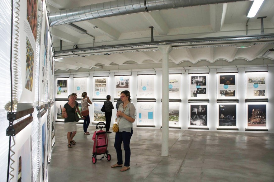 塑胶薄膜包装的临时展览空间-11