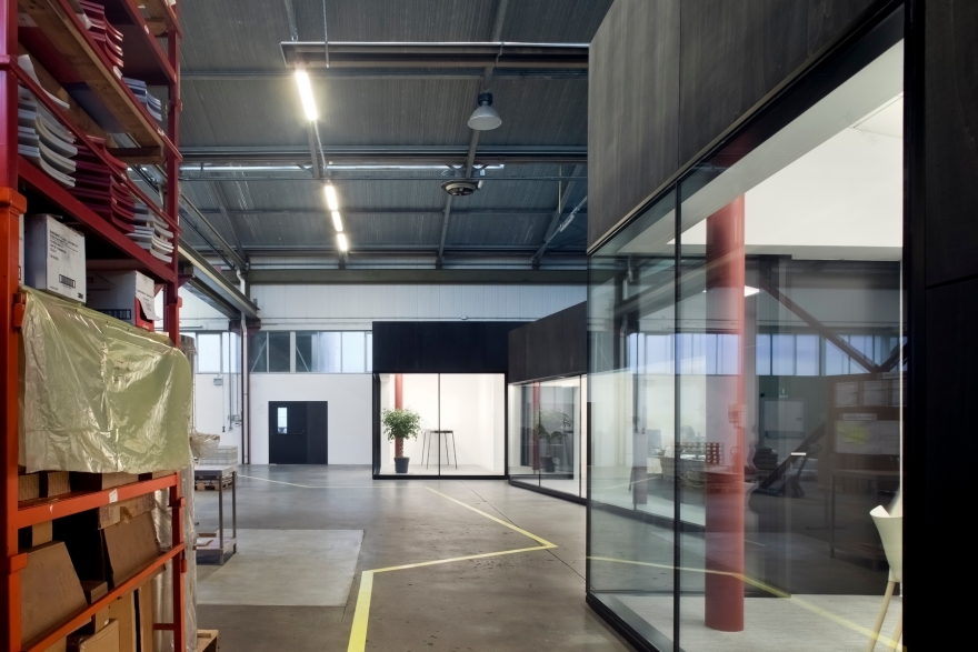 意式精益生产理念的办公空间展示-8