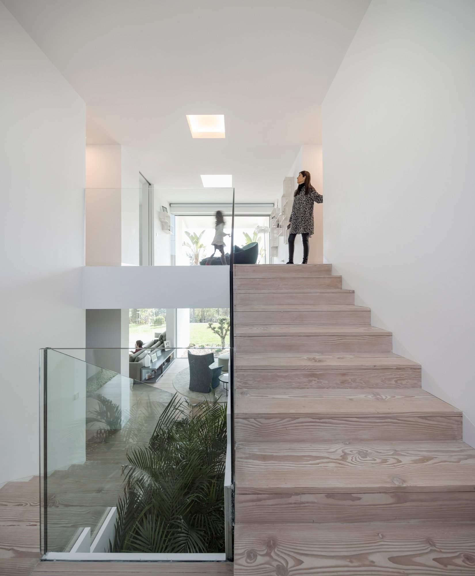 葡萄牙 Estoril RM House 现代别墅设计丨João Tiago Aguiar,arquitectos-16