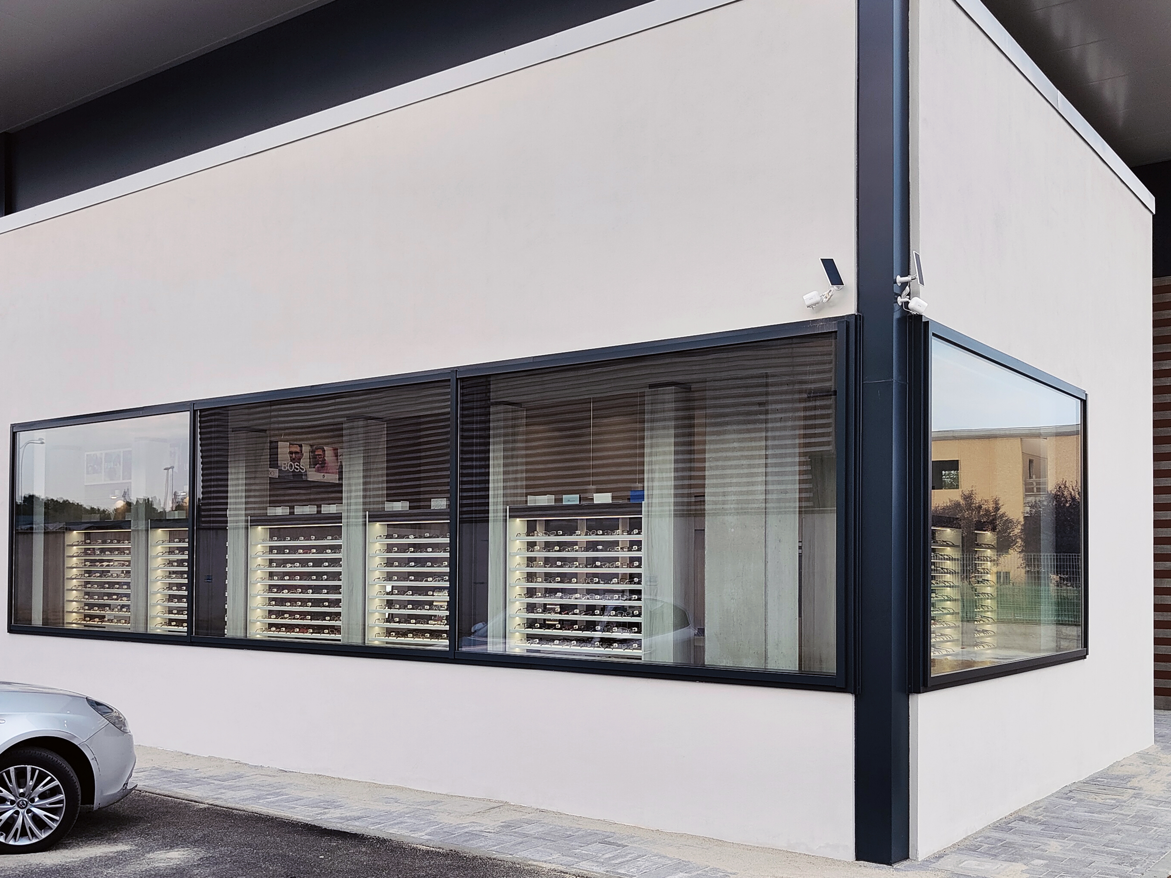 意大利 WINGS 眼镜店空间定制设计-5