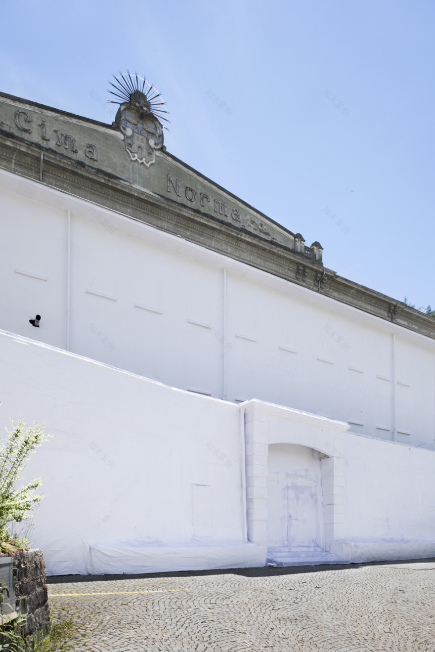 瑞士巧克力工厂“纸建筑”的临时空间艺术-5