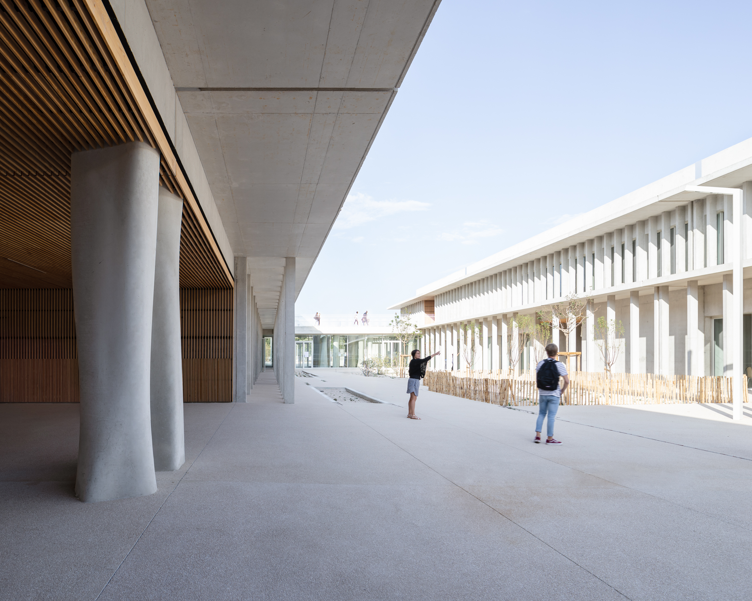 Laudescher’s wood solutions perfect the ethereal and rhythmic architectural composition of the Châteaurenard High School-2