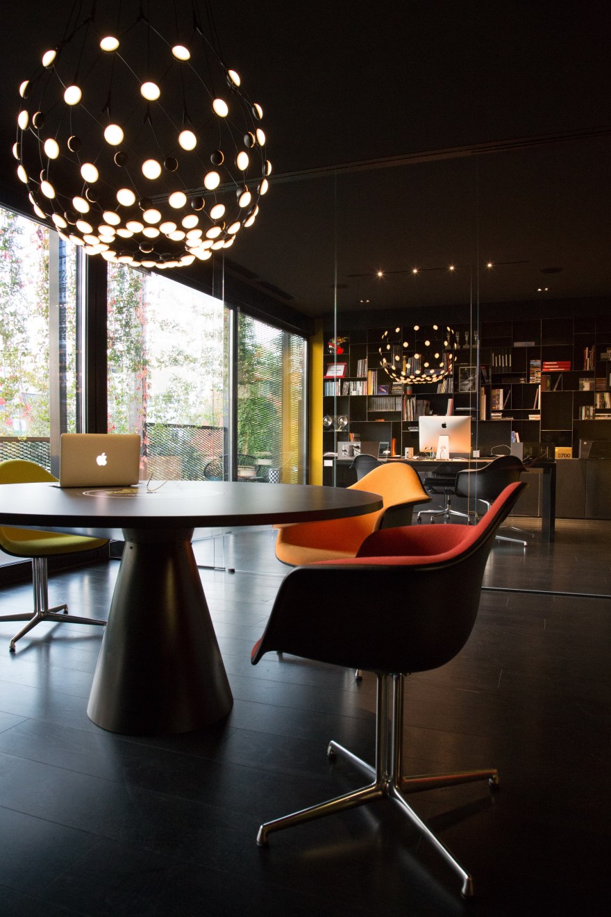 绿意盎然的音乐工作室 | 透明玻璃与植物墙的创意融合-8