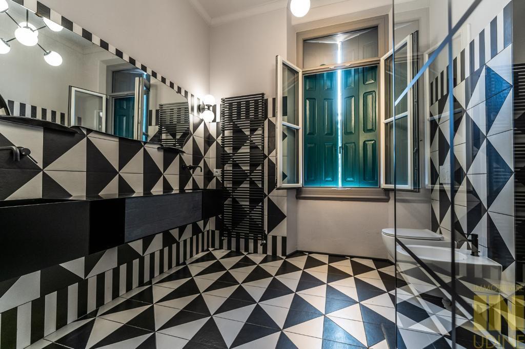 意大利乌迪内历史中心住宅改造，保守与现代的完美融合-6