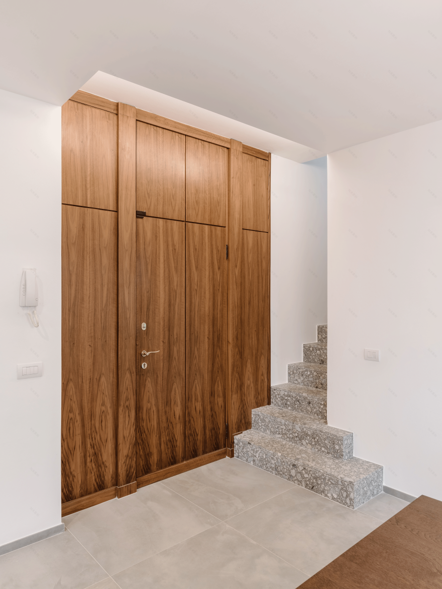 Cantù_DV 公寓改造 | 线性楼梯与明亮现代风格的完美结合-2