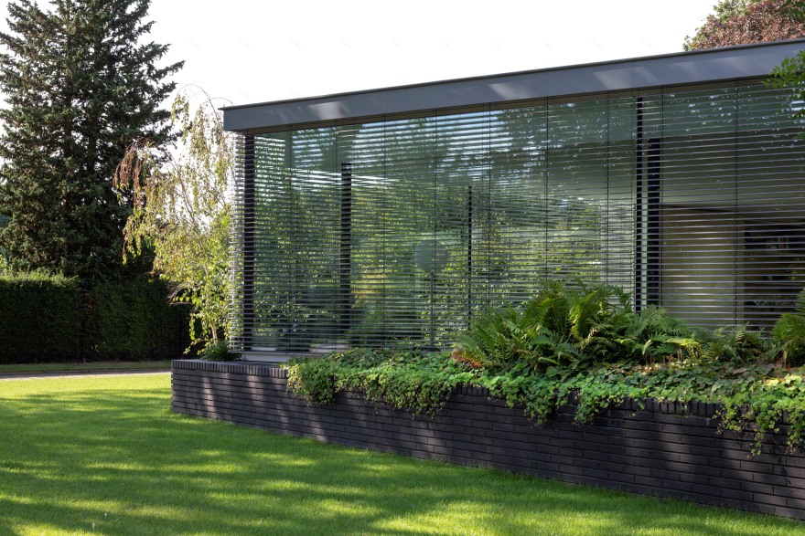 绿意盎然的家庭别墅 | 室内外和谐共生-11