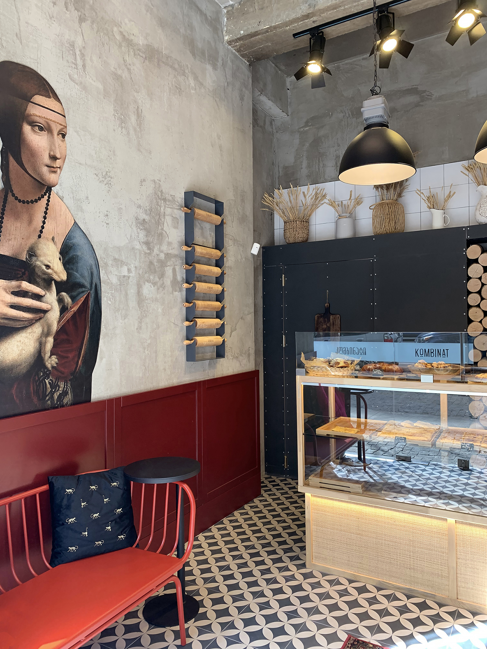 融合工业风与文艺复兴的甜品店设计-0