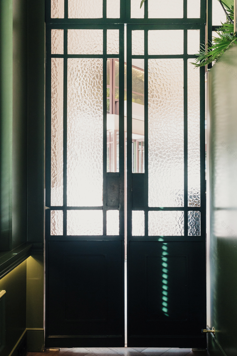 阿姆斯特丹高端大麻店,艺术装饰与现代风格完美融合-6