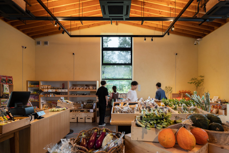 町田药师池公园“四季彩之森”游客中心,日本/运用村落般的建筑形式营造愉悦步行体验-53