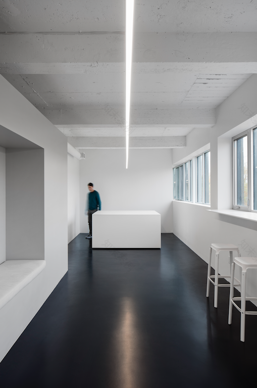 打破界限,多样化的办公空间设计-2