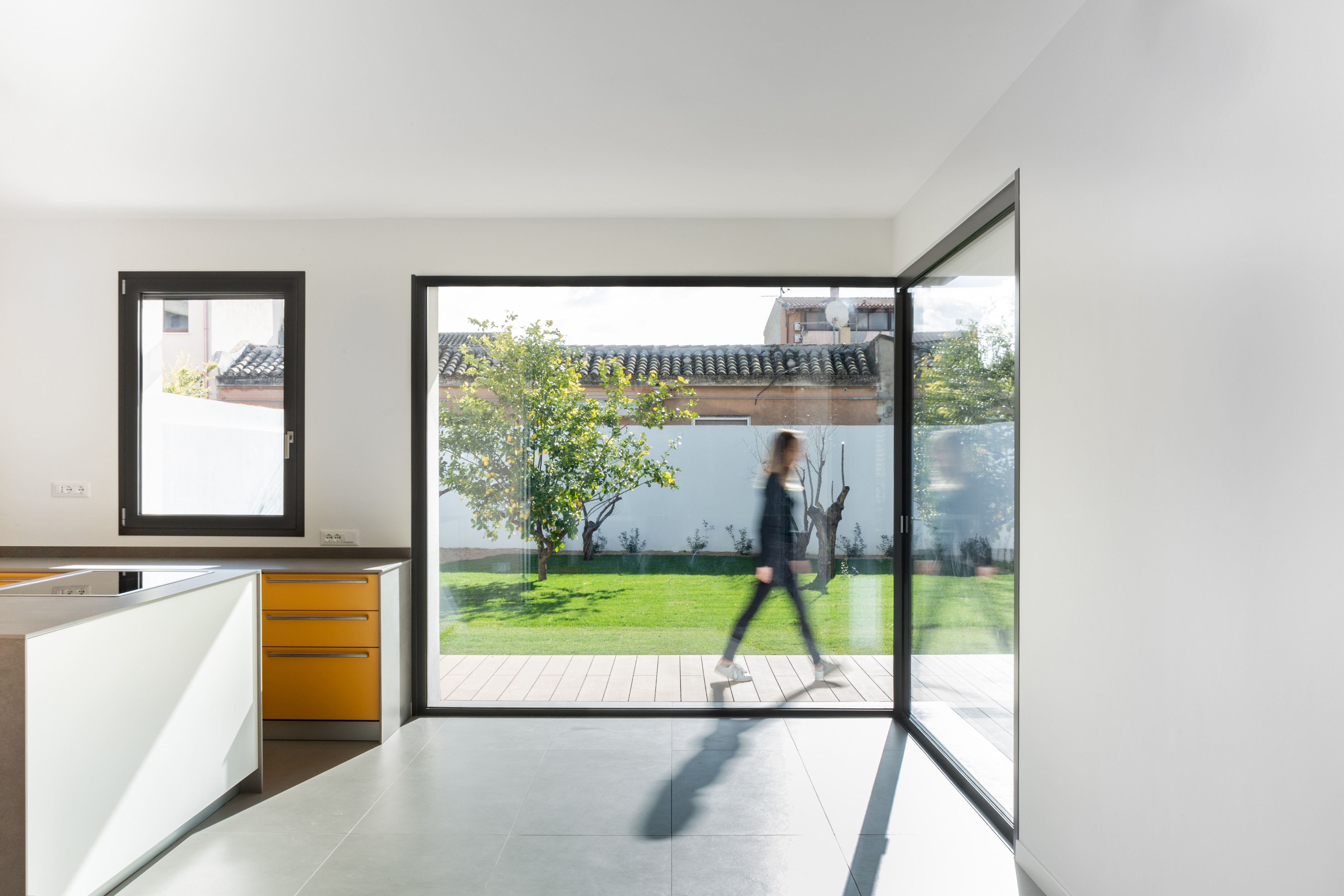 三层楼的灵活布局与光影调控-16