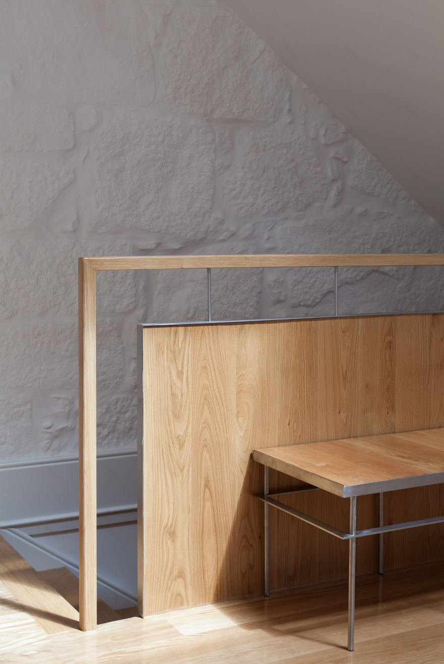 废弃老屋涅槃重生,绿色玻璃门成点睛之笔-6