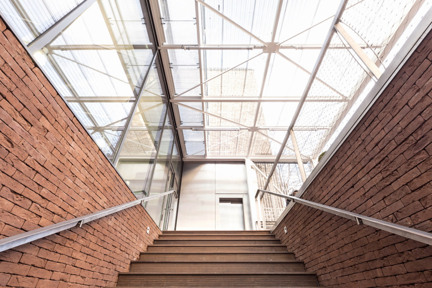 巴黎 C3S 展览空间 | 轻盈锯齿屋顶,明亮无拘束-11