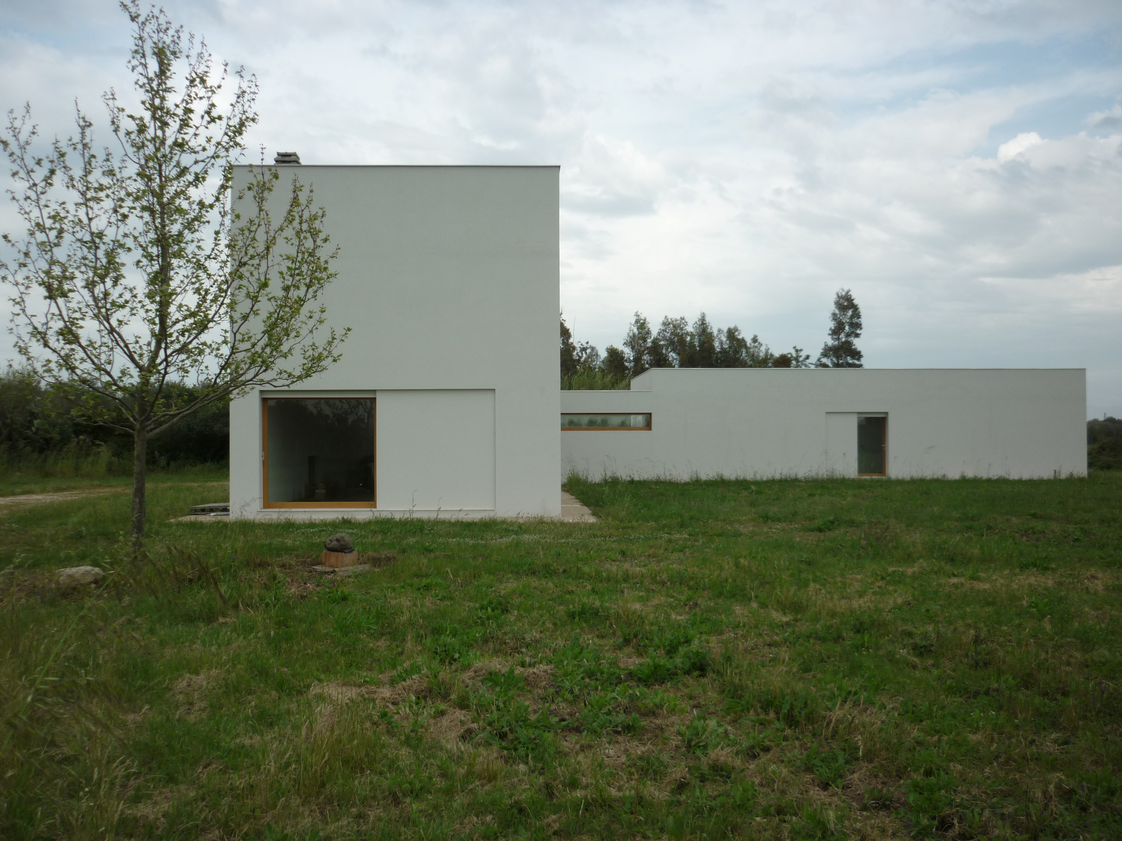 简约农舍 | 农具储藏与生活空间的完美融合-1