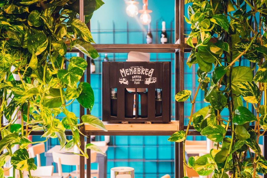 AutoCar & Paddockafe 新颖室内设计,打造一站式汽车装备购物体验-8