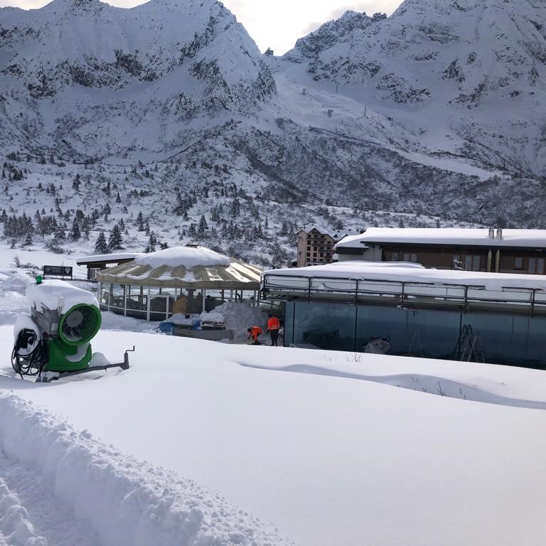 雪山之上的新型餐饮空间-9