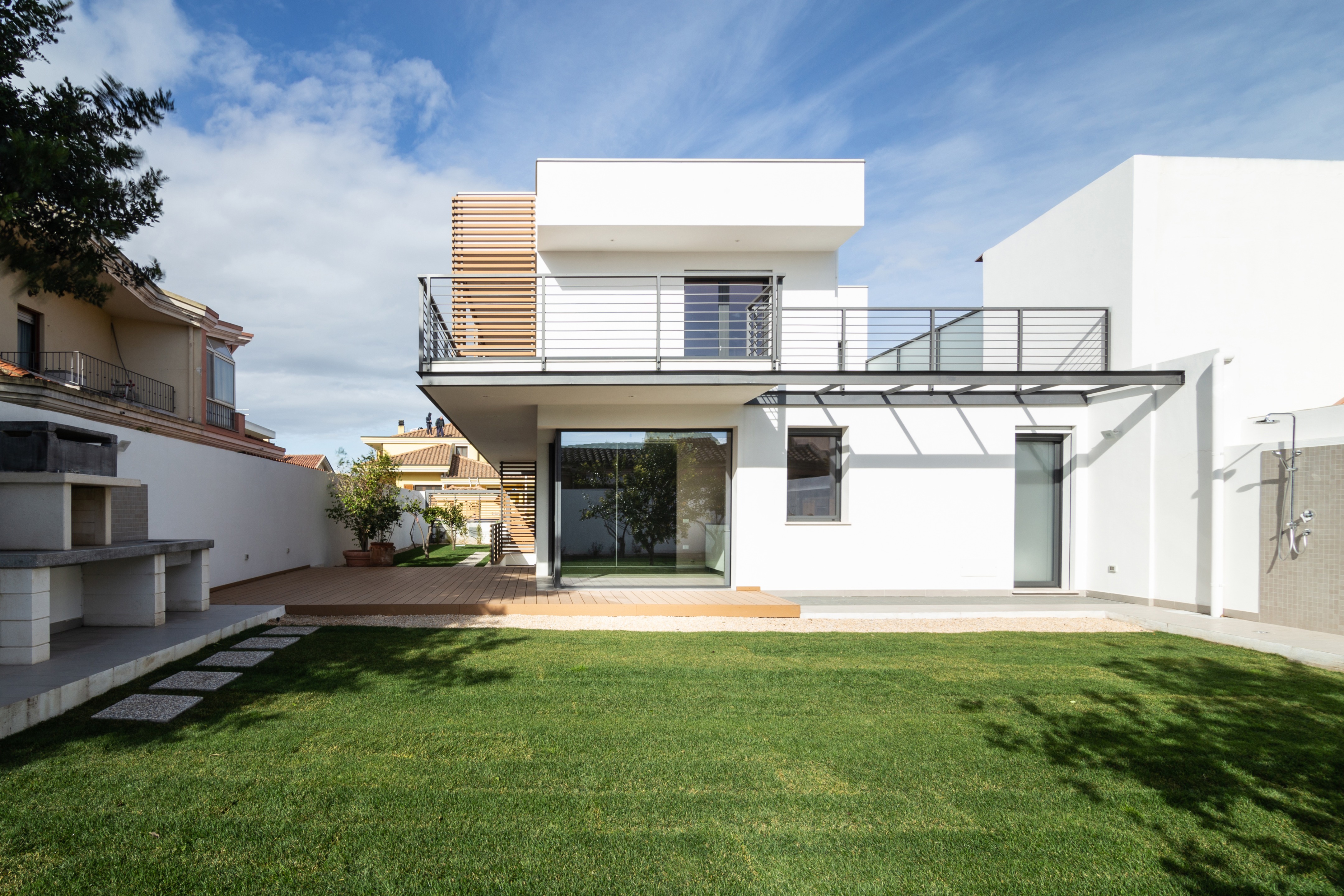 三层楼的灵活布局与光影调控-25