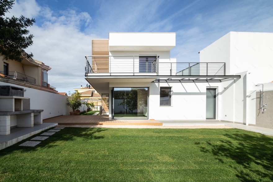 三层楼的灵活布局与光影调控-25