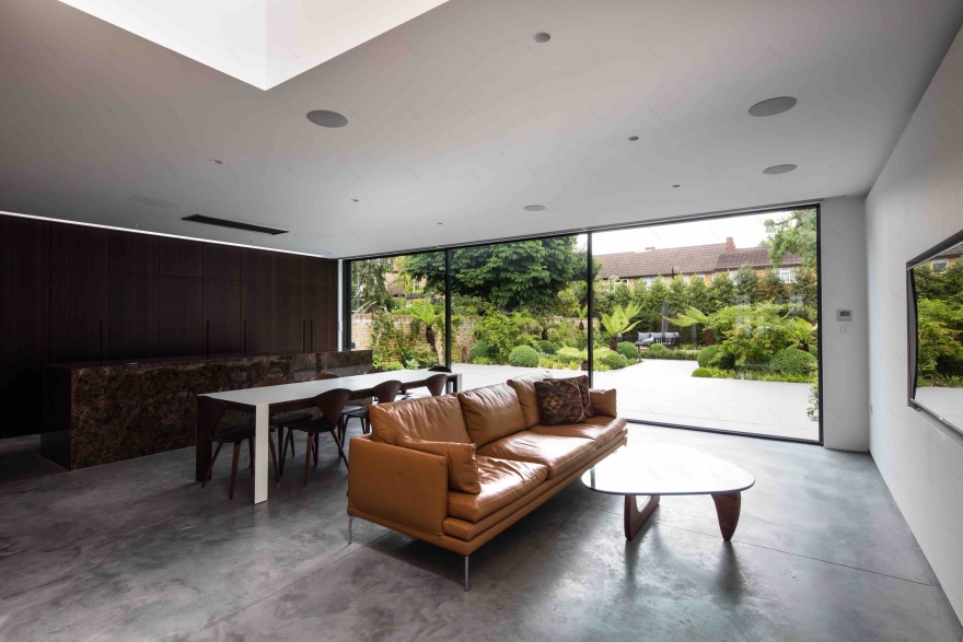 英伦风情别墅现代改造,历史与时尚的完美融合-1