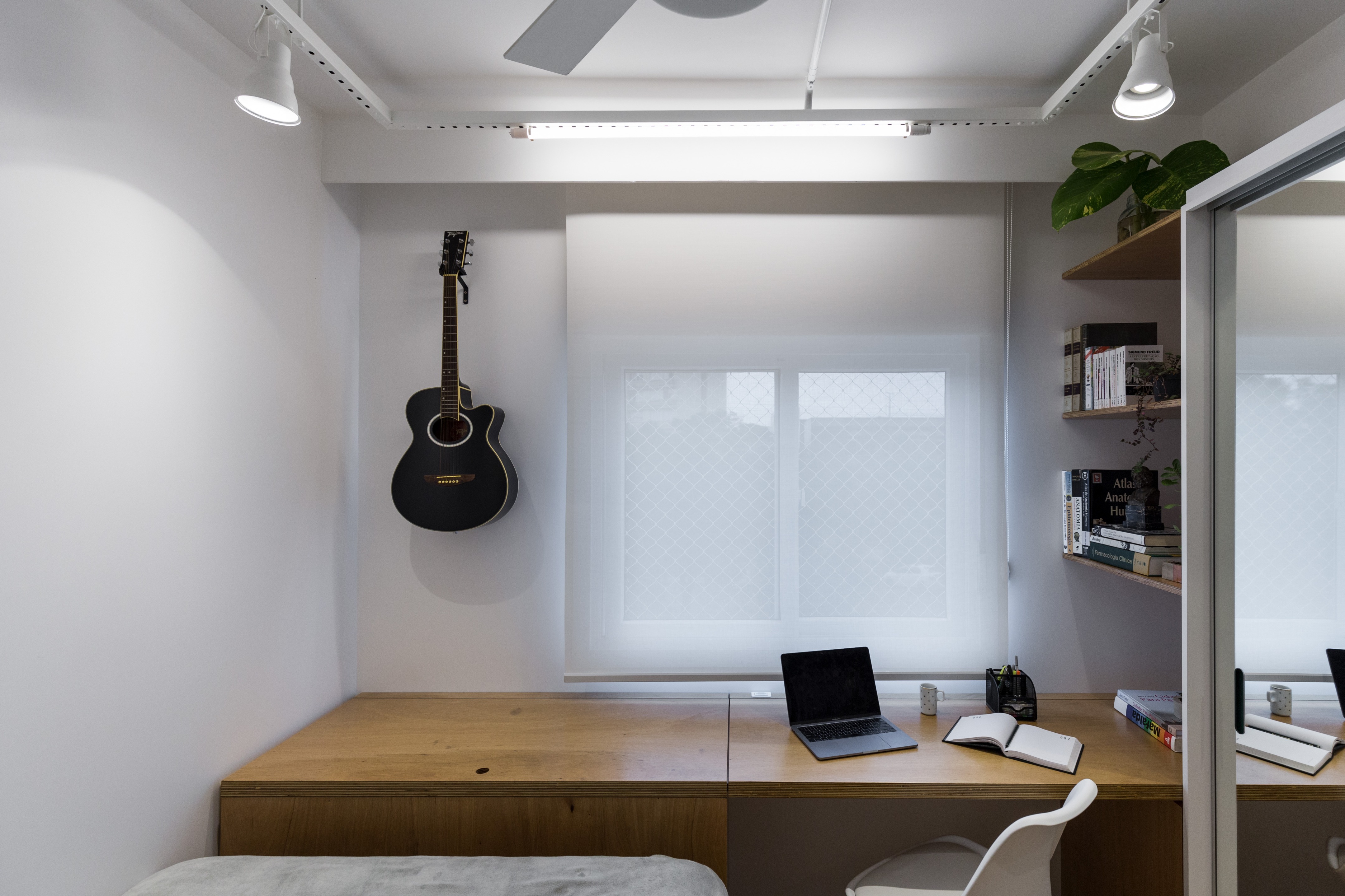 黑白灰的简约之家 | 巴西公寓设计案例-26