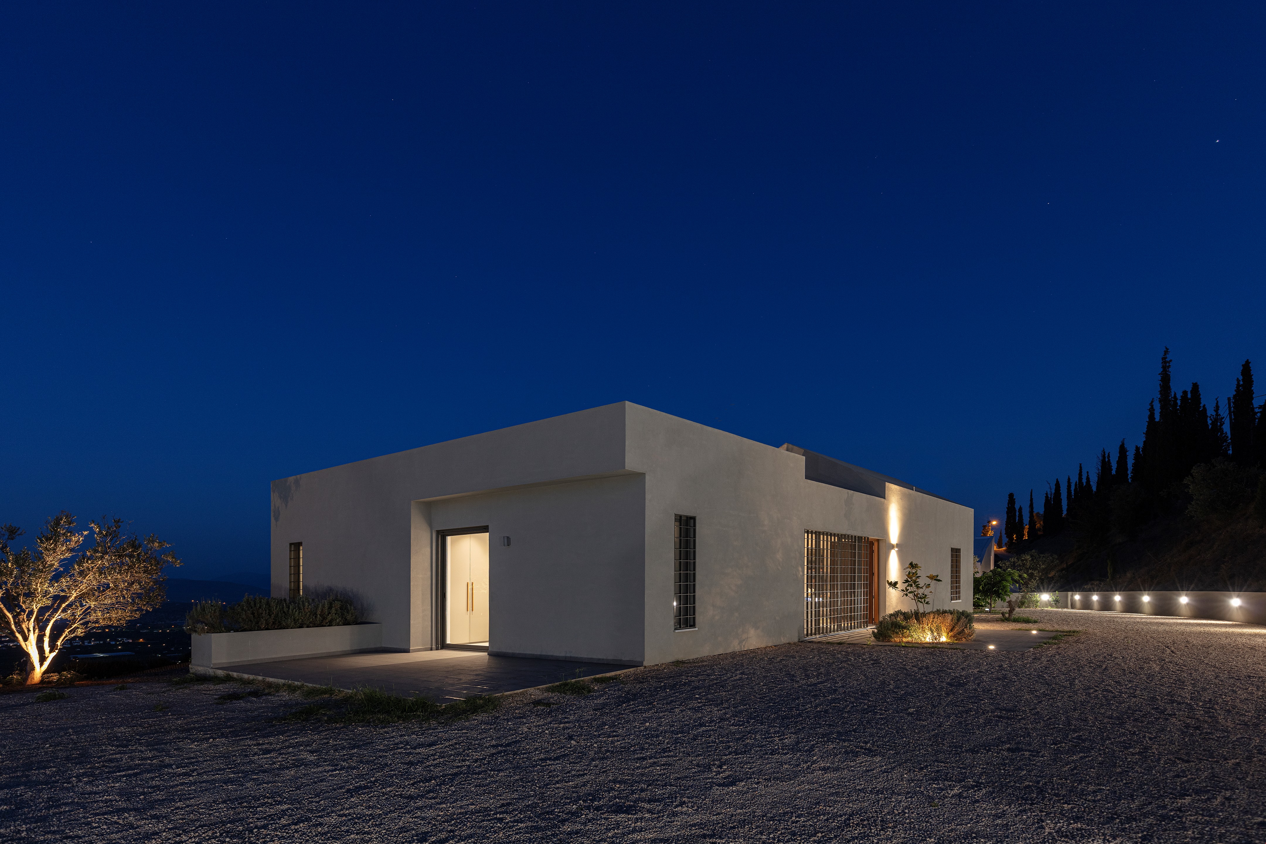 斜坡上的三栋别墅-10