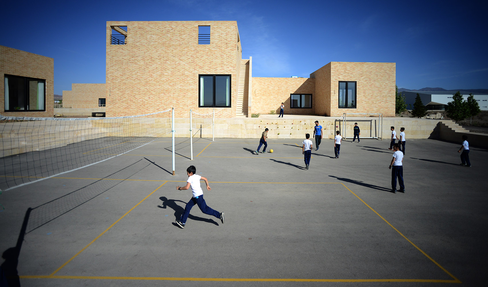 THE NOOR e MOBIN G2小学，伊朗/在城市社区般的学校中自由探索-58