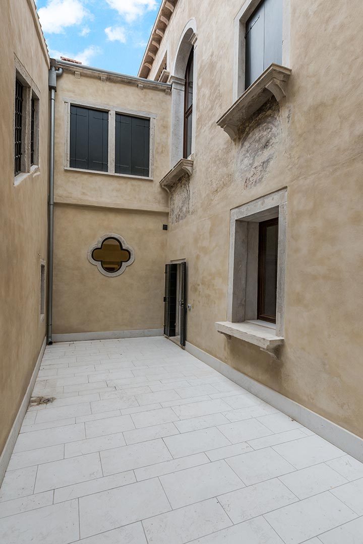 威尼斯古堡修复中的现代生活美学-23