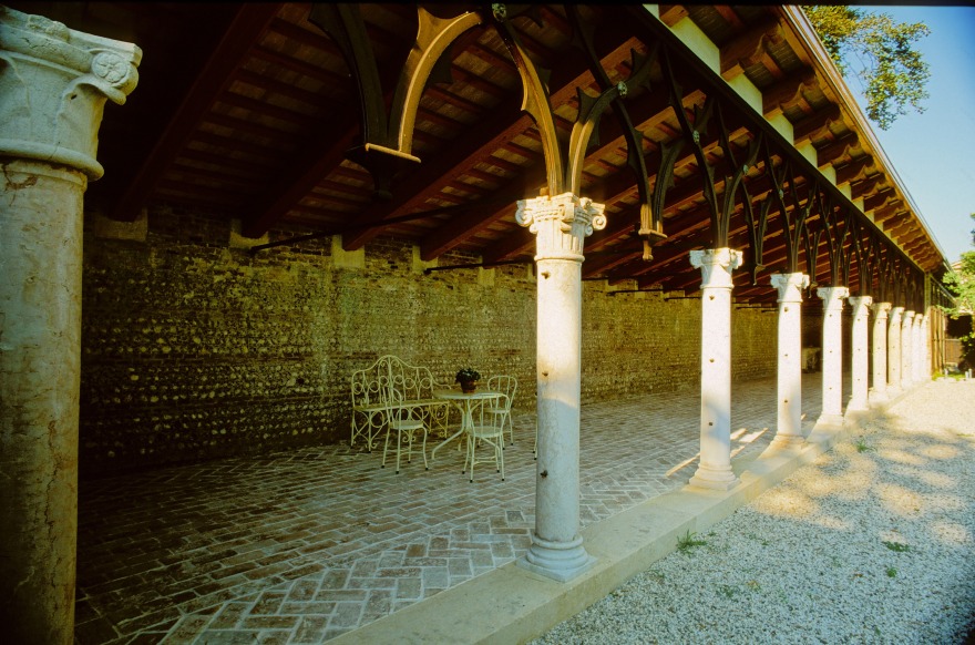 新旧融合的哥特式别墅设计-4