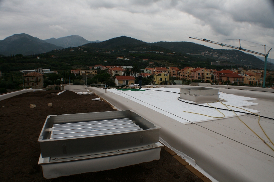 创新绿色斜坡屋顶-2