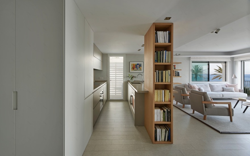 巴塞罗那海滨公寓翻新诠释现代生活-8