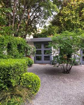 米兰 B&B Rosso Segnale 石子庭院设计丨意大利米兰