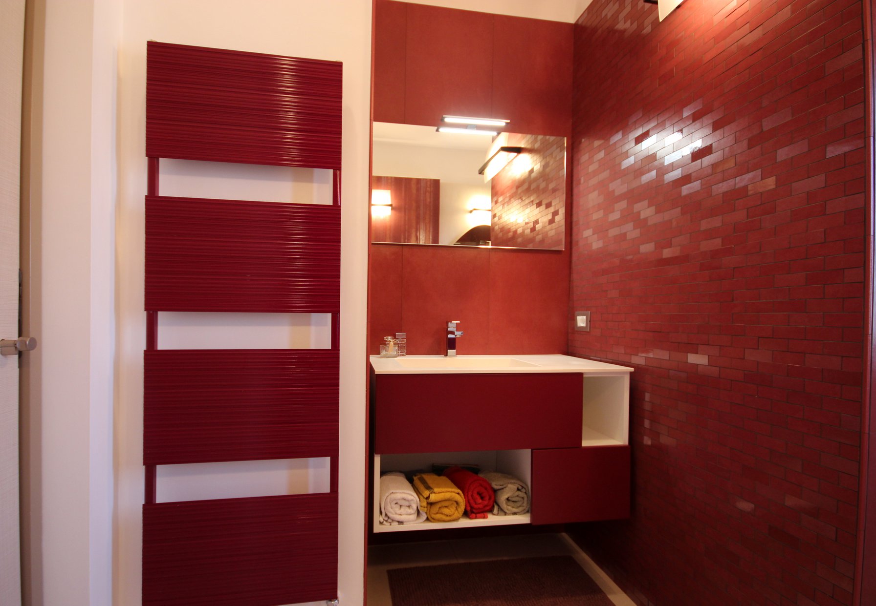 温馨现代家居，打造多功能生活空间-19