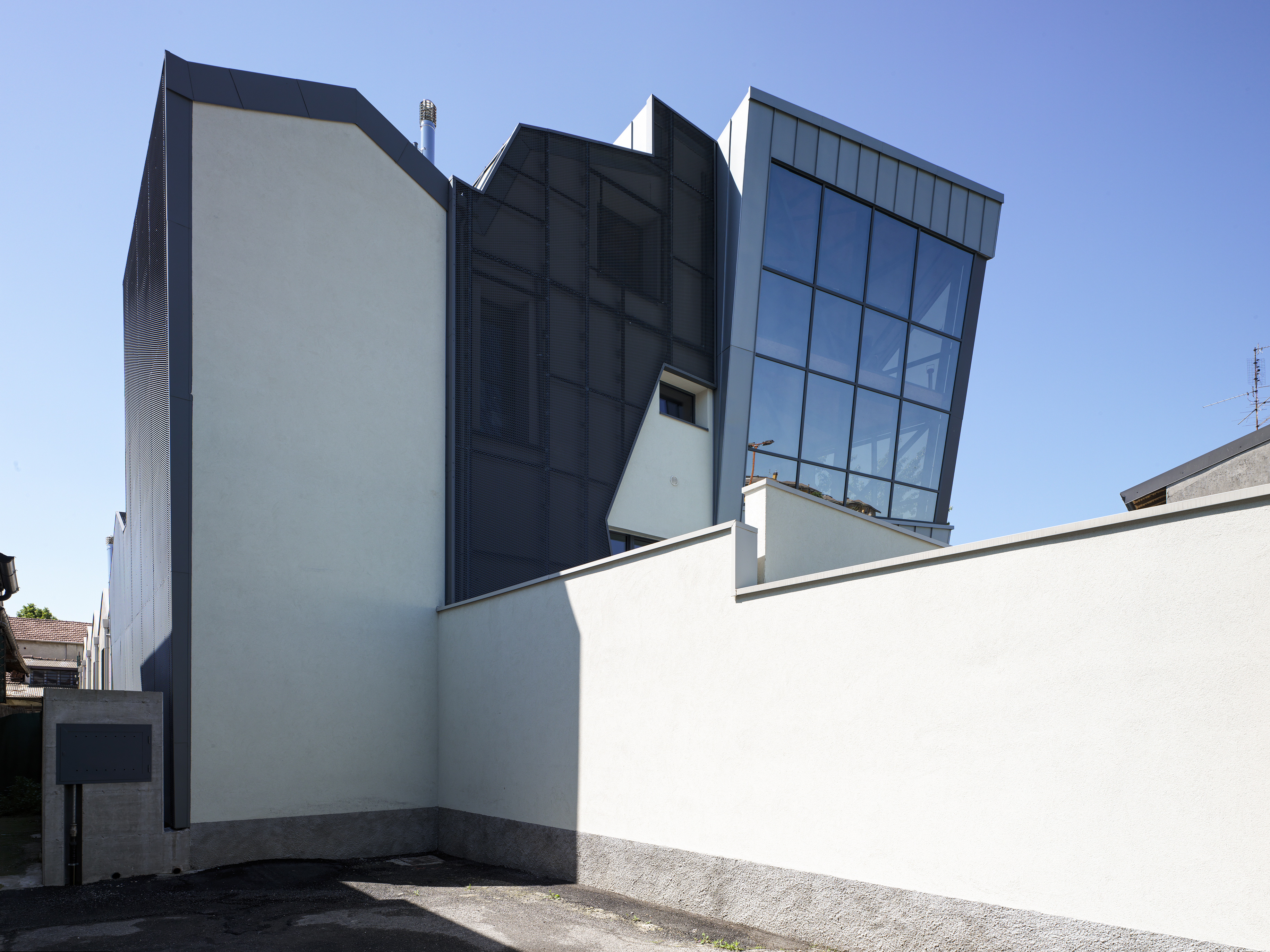 创意风暴中的仓库改造 | 意大利米兰金属木质建筑-9