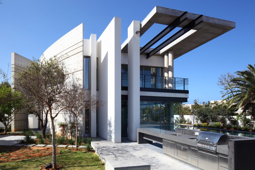 Dunsky Architects 打造的“虾屋”别墅设计,融入地中海景观-0