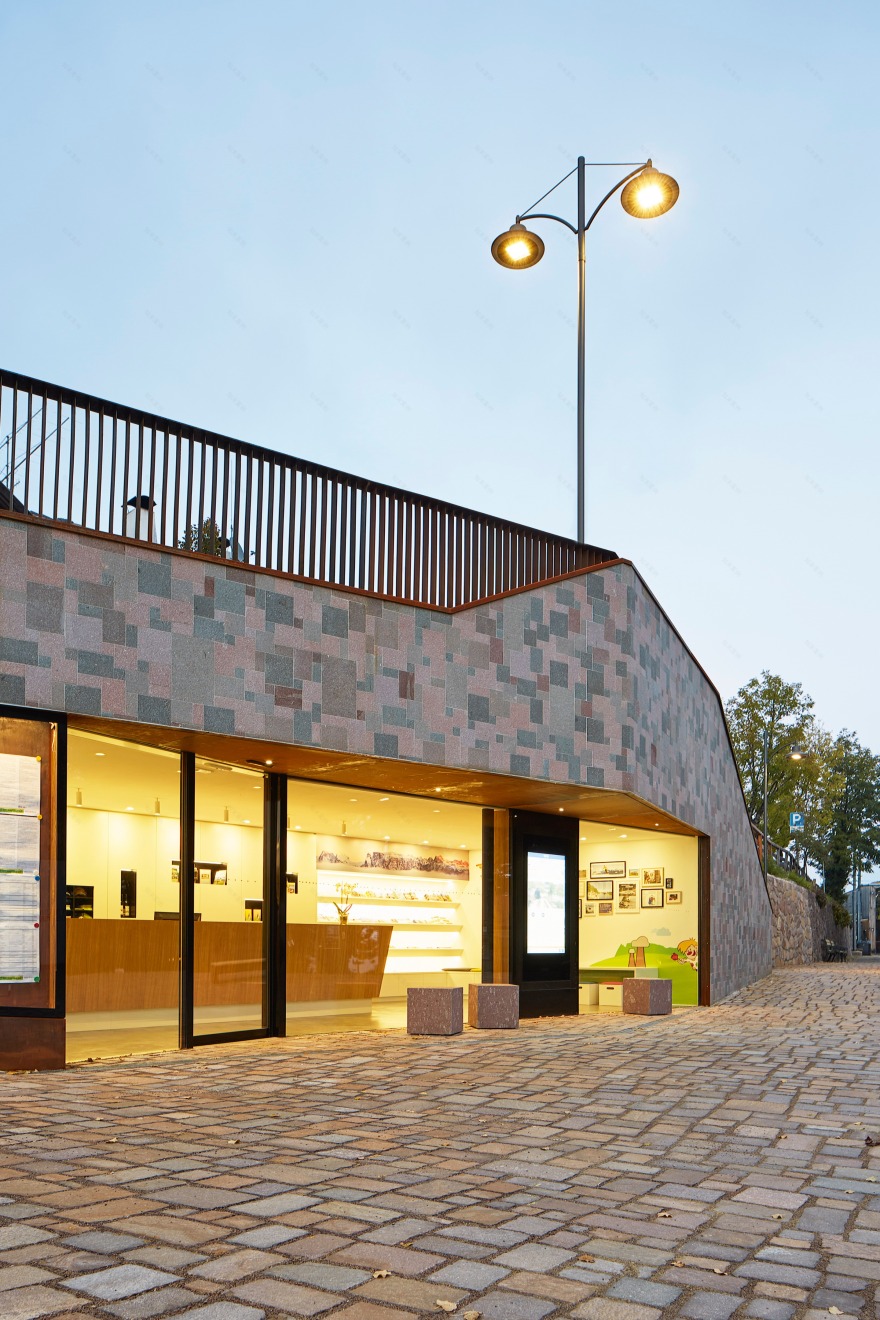 融合传统与创新的开放式广场设计-23