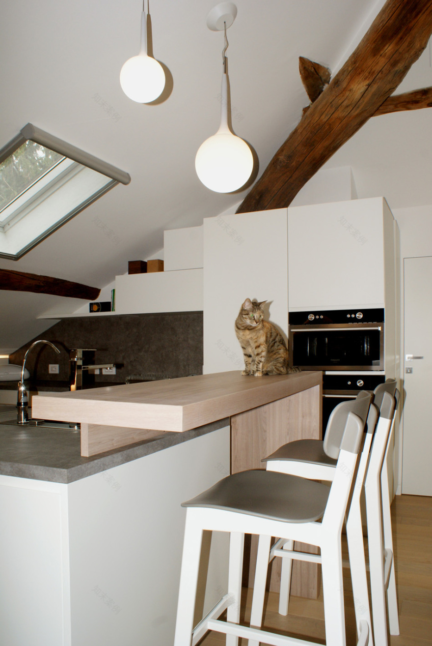 湖滨别墅三层阁楼改造,历史与现代完美融合-11